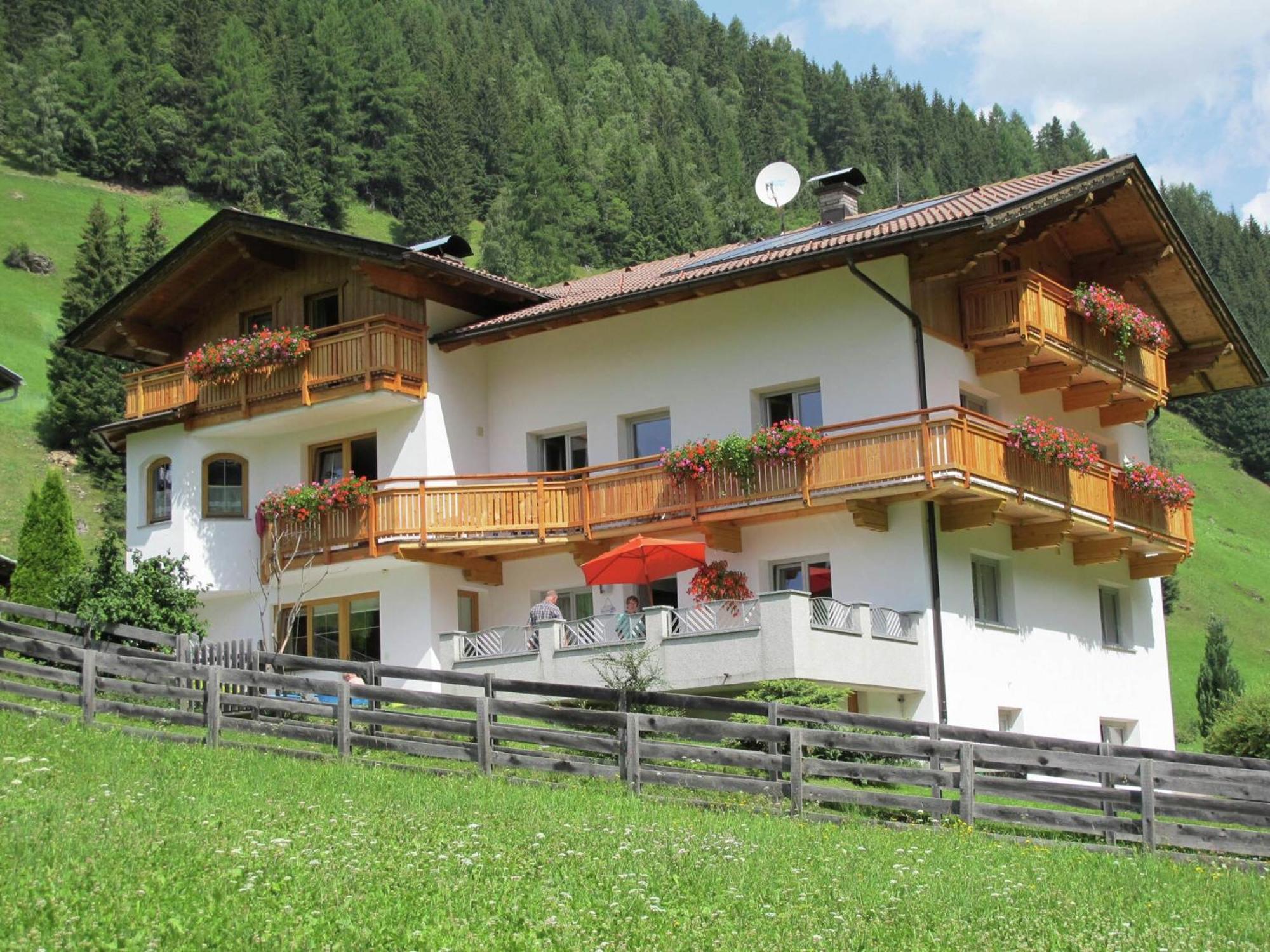 Home With A Wooden Decor And Full Of Atmosphere Außervillgraten Extérieur photo